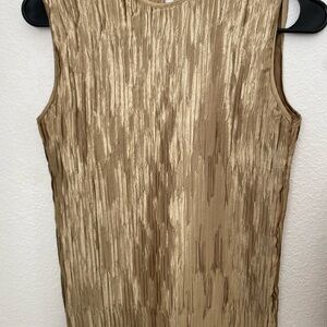Chic Gold Textured Sleeveless Top